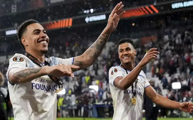 مورغان روجرز وأرسنال: القطعة الأخيرة التي تبلغ قيمتها 90 مليون يورو لتحقيق طموحاتهم في السيطرة على الدوري الإنجليزي الممتاز.
